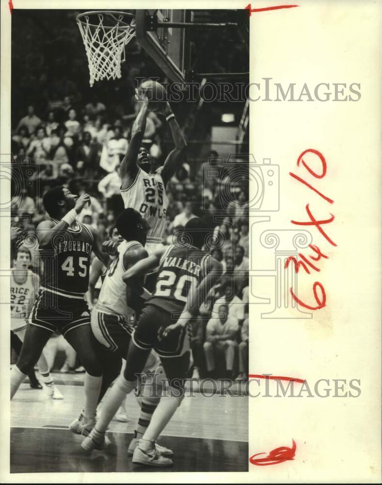 1982 Press Photo Rice and Arkansas play men's college basketball in Houston- Historic Images