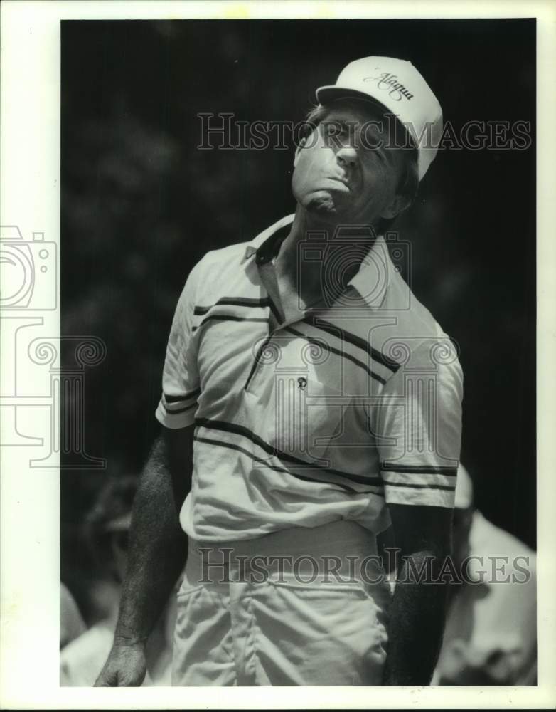 1989 Press Photo Golfer Gary Player grimaces after his shot at the Sanders match- Historic Images