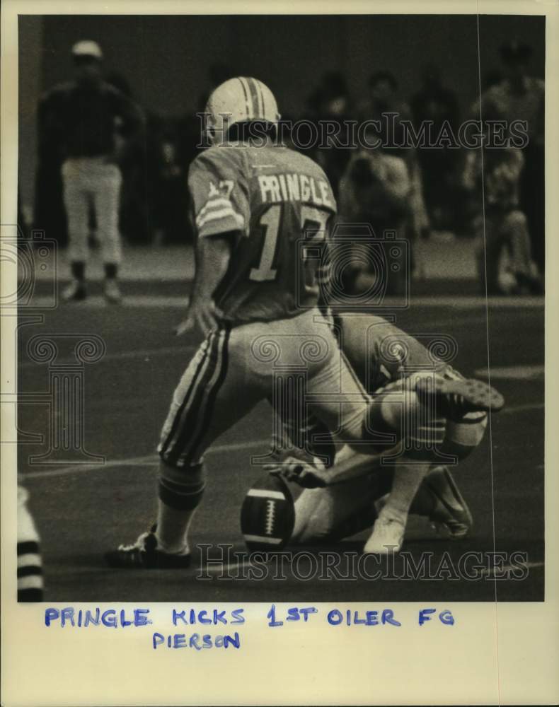 1975 Press Photo Houston Oilers football kicker Pringle #17 kicks field goal- Historic Images