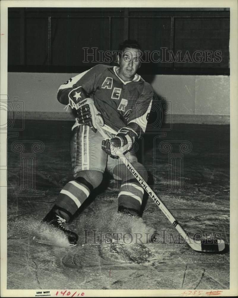 1973 Press Photo Houston Aeros hockey player Paul Popiel #6 kicks up ice on rink- Historic Images