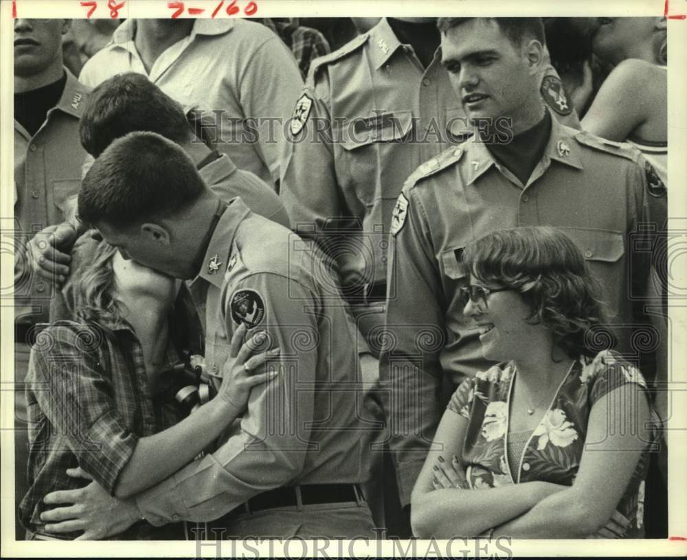 1979 Press Photo Texas A&M football fans kiss in the stands - hcs22463- Historic Images
