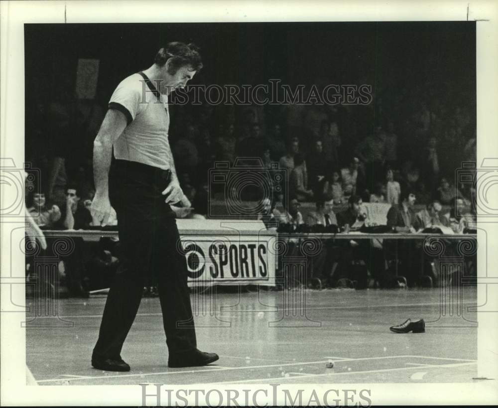 1975 Press Photo NBA basketball referee Earl Strom - hcs22480- Historic Images