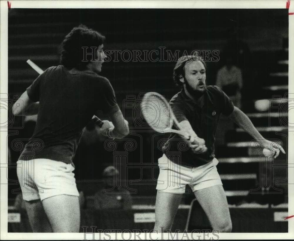 1976 Press Photo Tennis player Sherwood Stewart during a doubles match- Historic Images