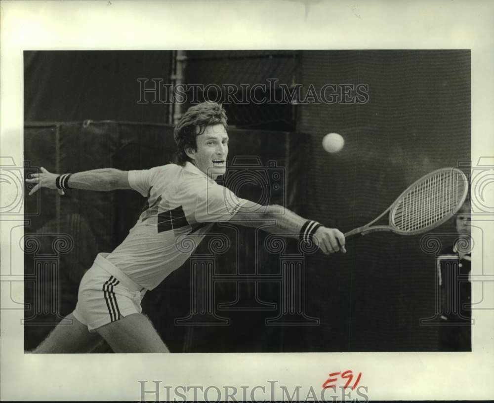 1982 Press Photo Tennis player Peter McNamara in action - hcs22516- Historic Images