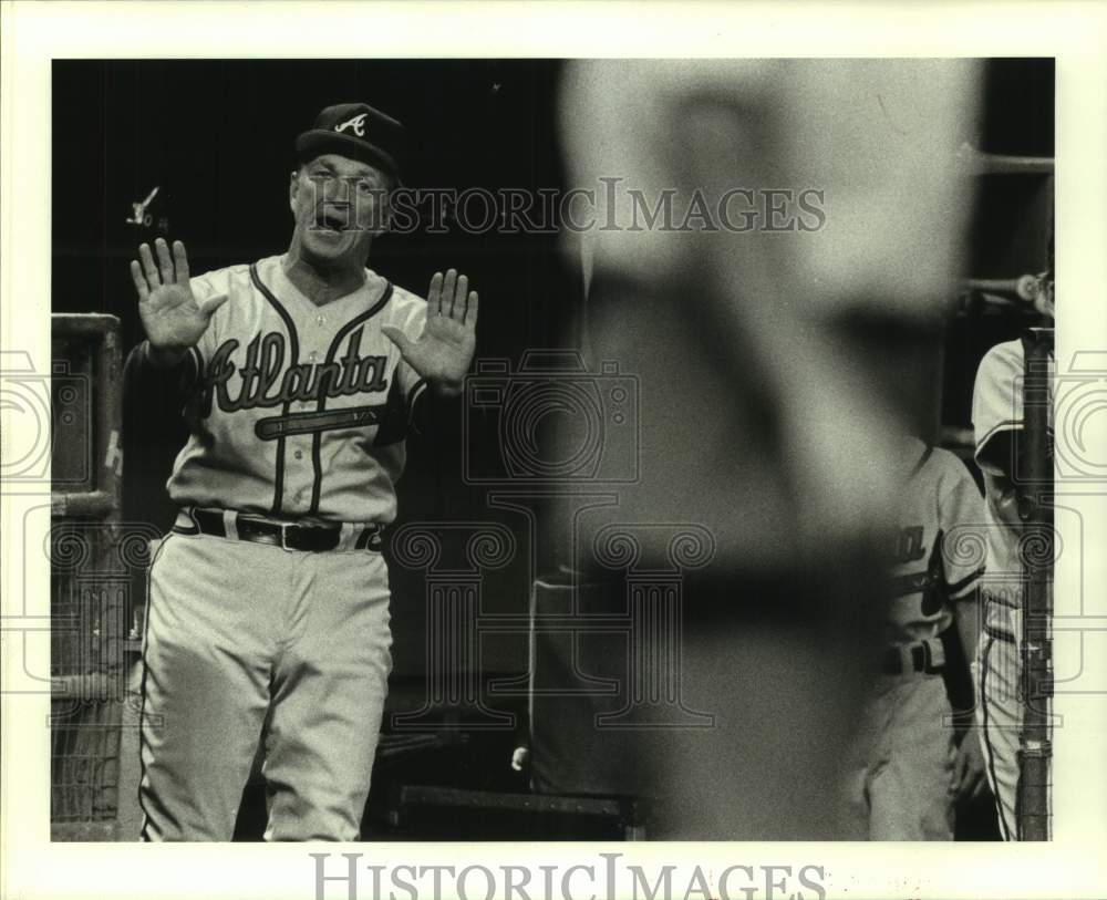 1987 Press Photo Braves manager Chuck Tanner debates plate ump&#39;s strike call- Historic Images