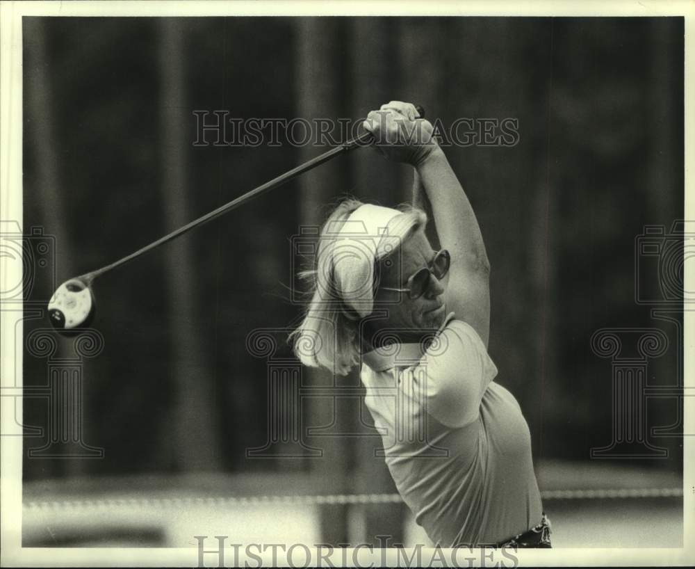 1977 Press Photo Pro golfer Judy Rankin teeing off - hcs22588- Historic Images