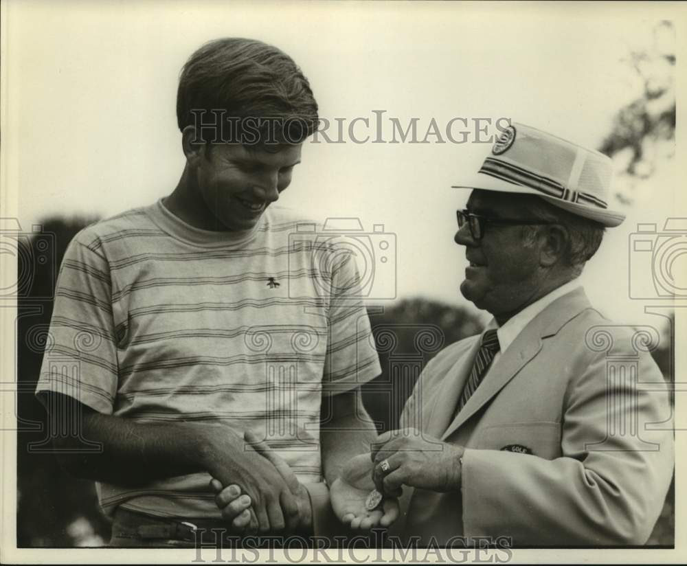 1970 Press Photo C.D. Tinsley congratulates John Mills (left) - hcs22670- Historic Images