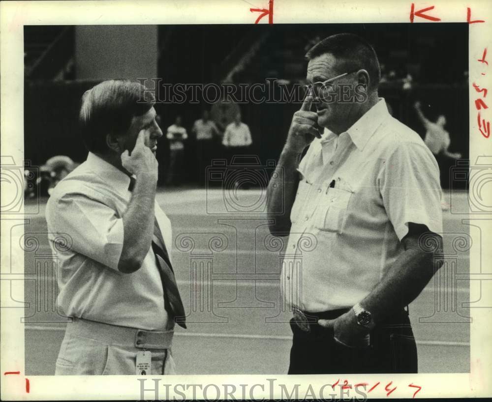 1981 Press Photo Ed Biles and former Houston Oilers Bum Phillips- Historic Images