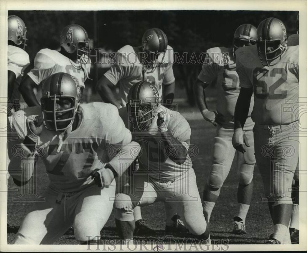 1971 Press Photo Oilers linemen, including Walter Suggs (76) working out- Historic Images