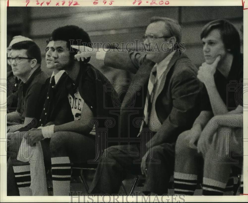 1978 Press Photo Rice basketball coach Bob Polk and players on the bench- Historic Images