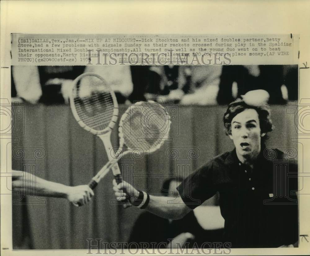 1975 Press Photo Tennis players Dick Stockton and Betty Stove play in Dallas- Historic Images