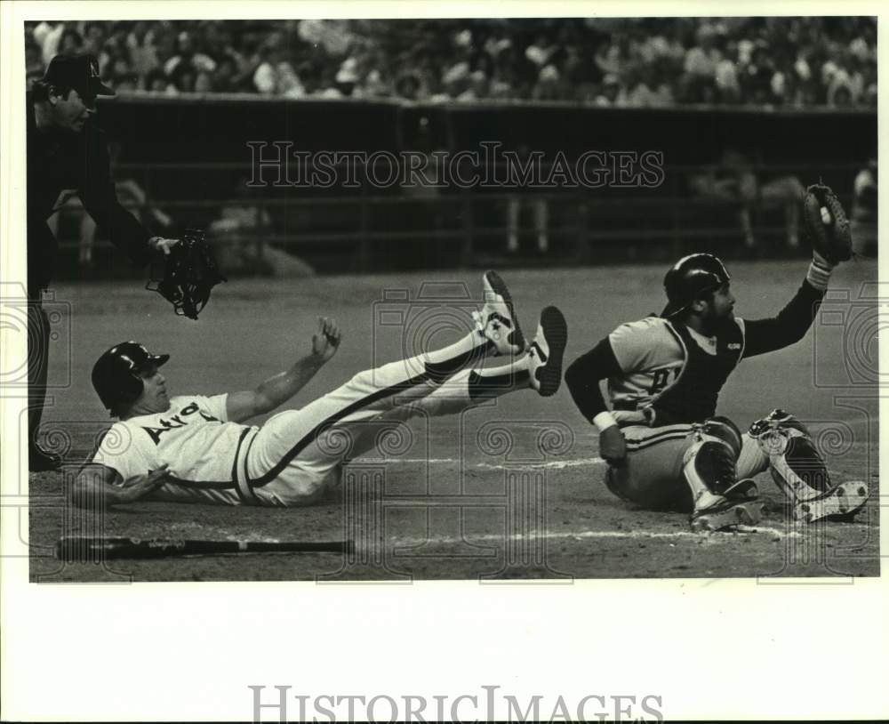 1987 Press Photo Houston Astros baseball player Terry Puhl in action - hcs22900- Historic Images