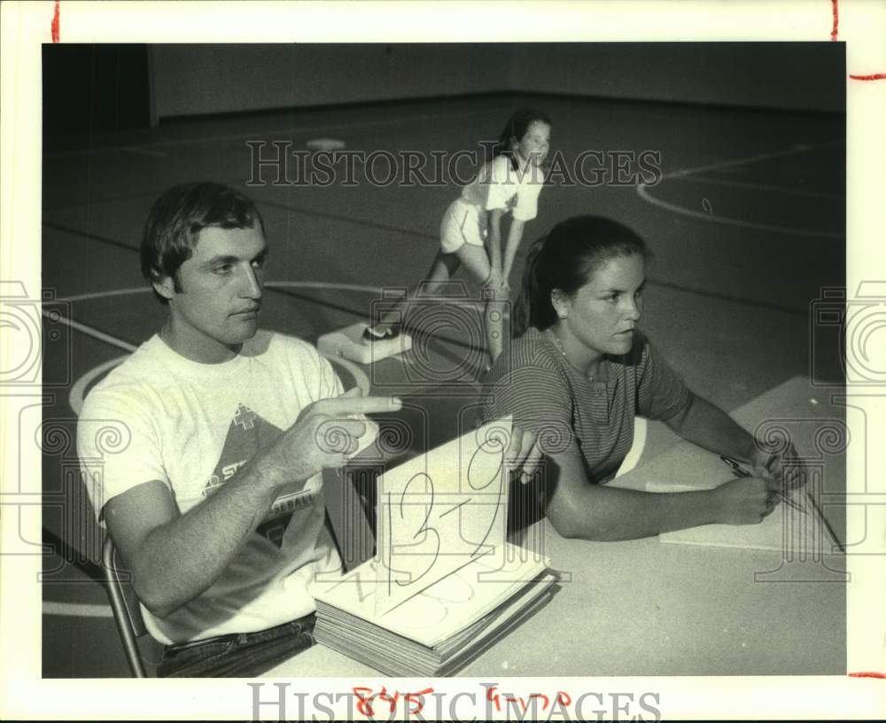 1980 Press Photo Houston Astros&#39; Terry Puhl with Beth Bevans and Karen Kearby- Historic Images