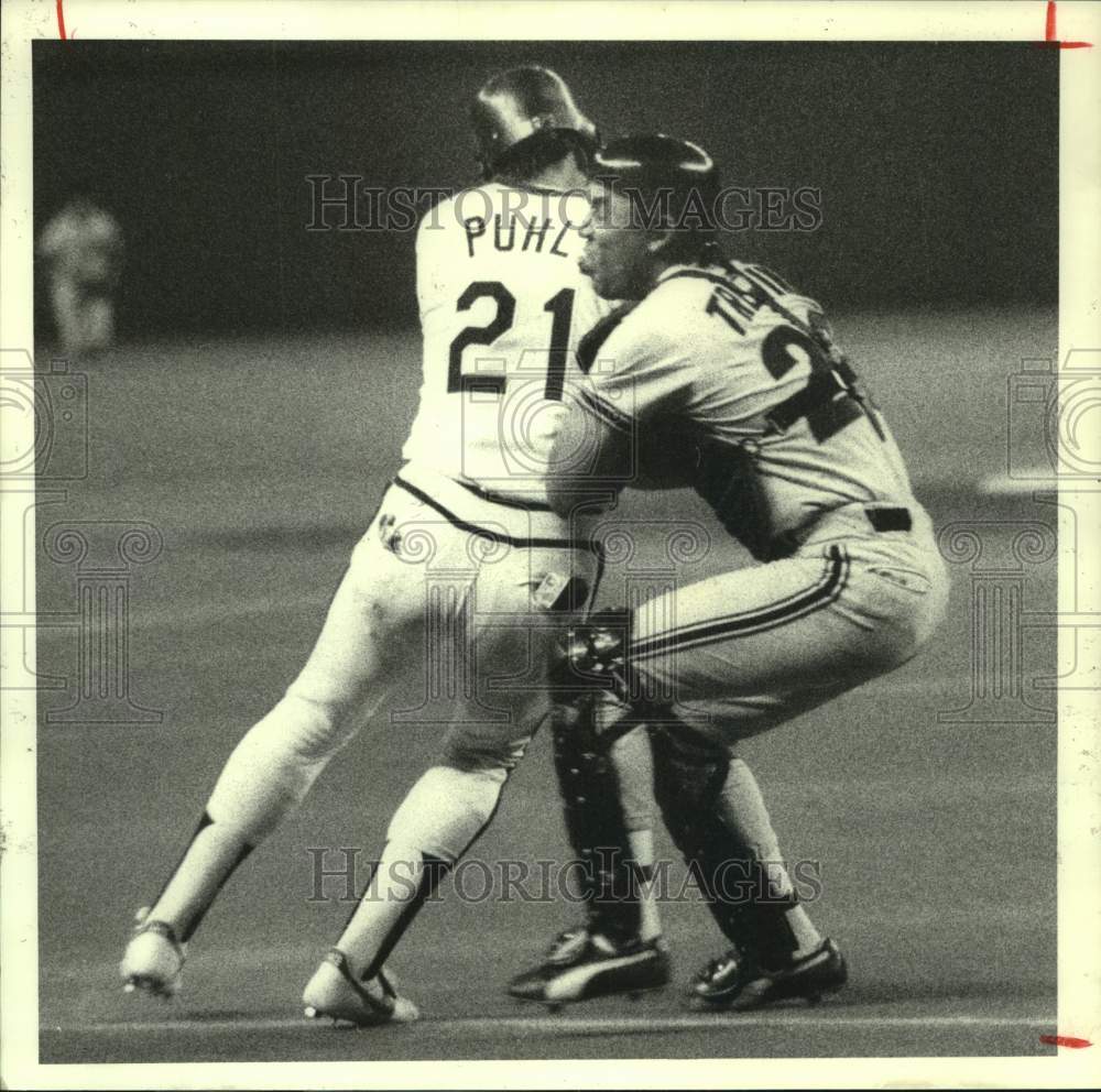 1985 Press Photo Astro Terry Puhl slams into Padres&#39; Alex Trevino, out at home- Historic Images