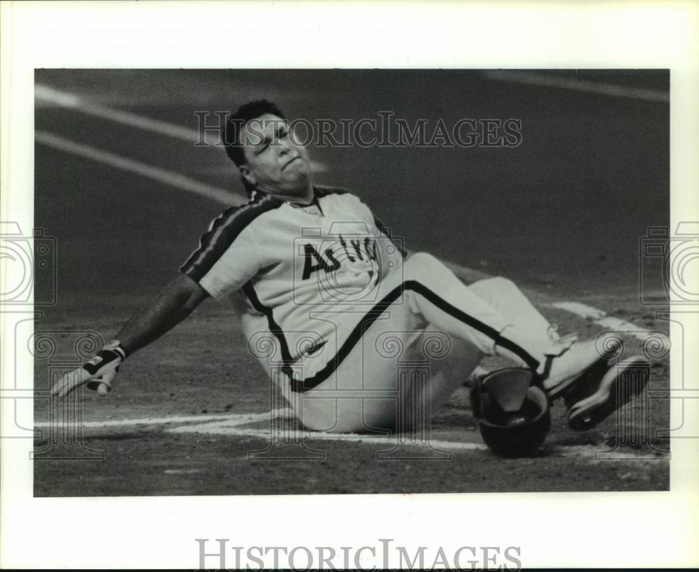 1991 Press Photo Astros' Mark Portugal hit by pitch from Expos' Brian Barnes- Historic Images