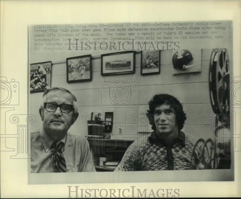 1972 Press Photo AP Indiana lineman Mike Fulk & defense coordinator Ernie Plank- Historic Images