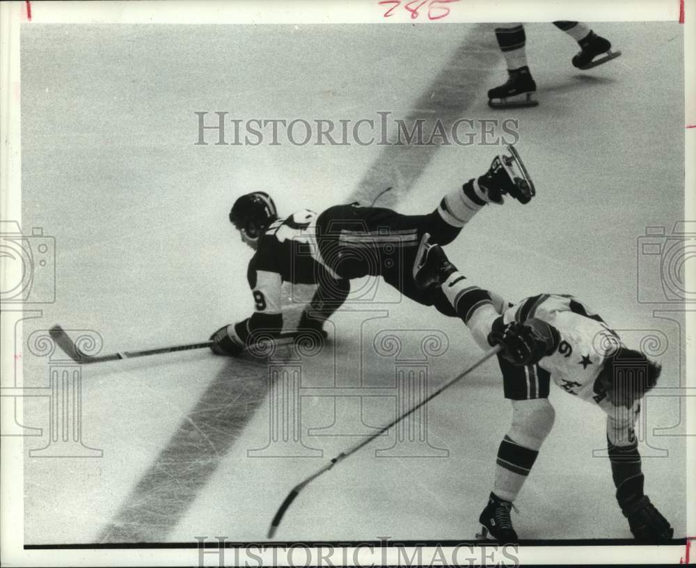 1976 Press Photo Aeros Poul Popiel regains balance after opposition collision- Historic Images