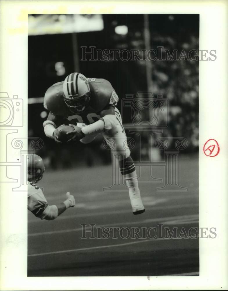 1988 Press Photo Houston Oilers football running back Mike Rozier dives for a TD- Historic Images