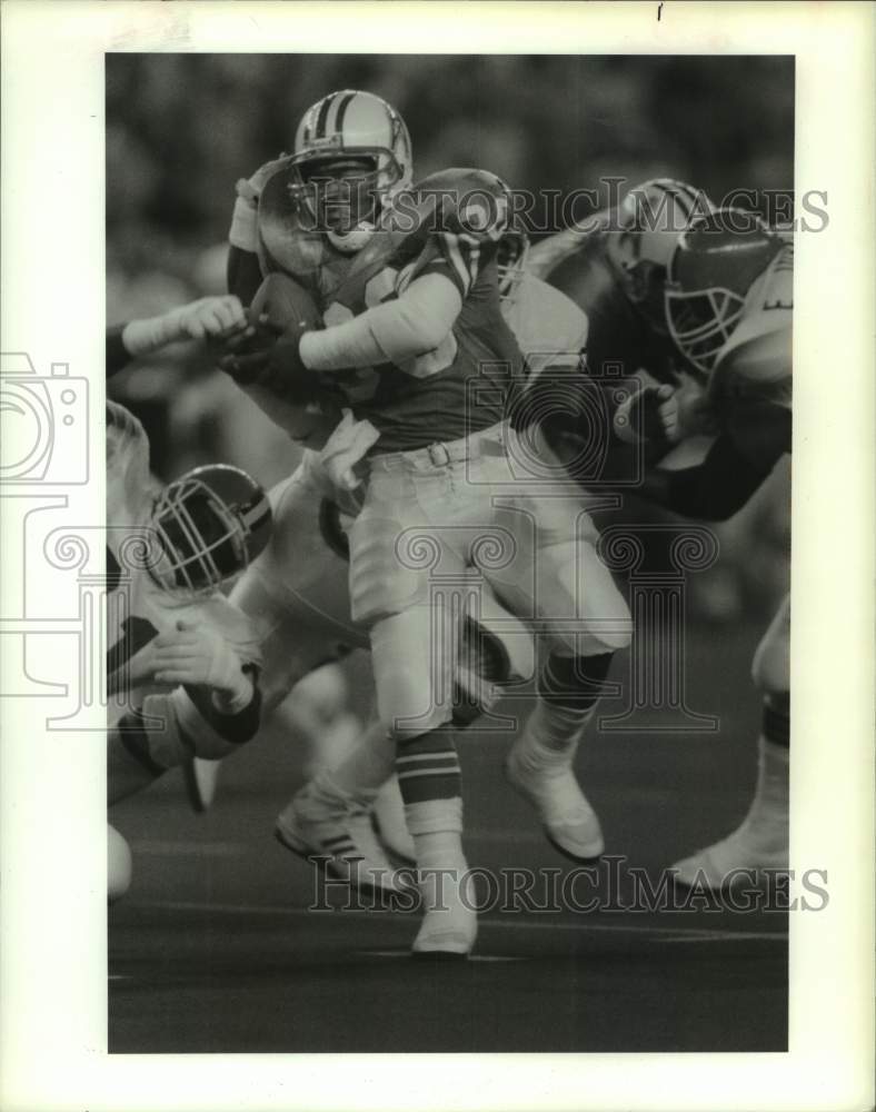 1988 Press Photo Houston Oilers football running back Mike Rozier avoids players- Historic Images