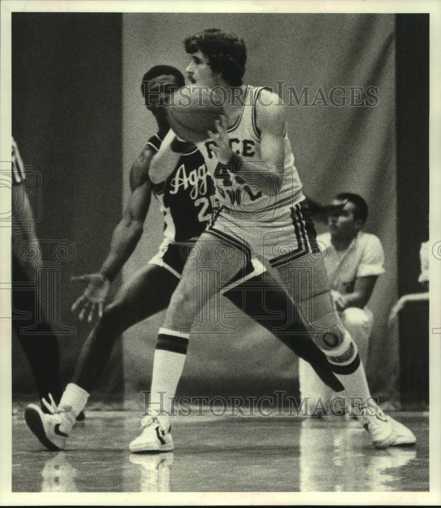 1983 Press Photo Rice and Texas A&M play men's college basketball - hcs23264- Historic Images
