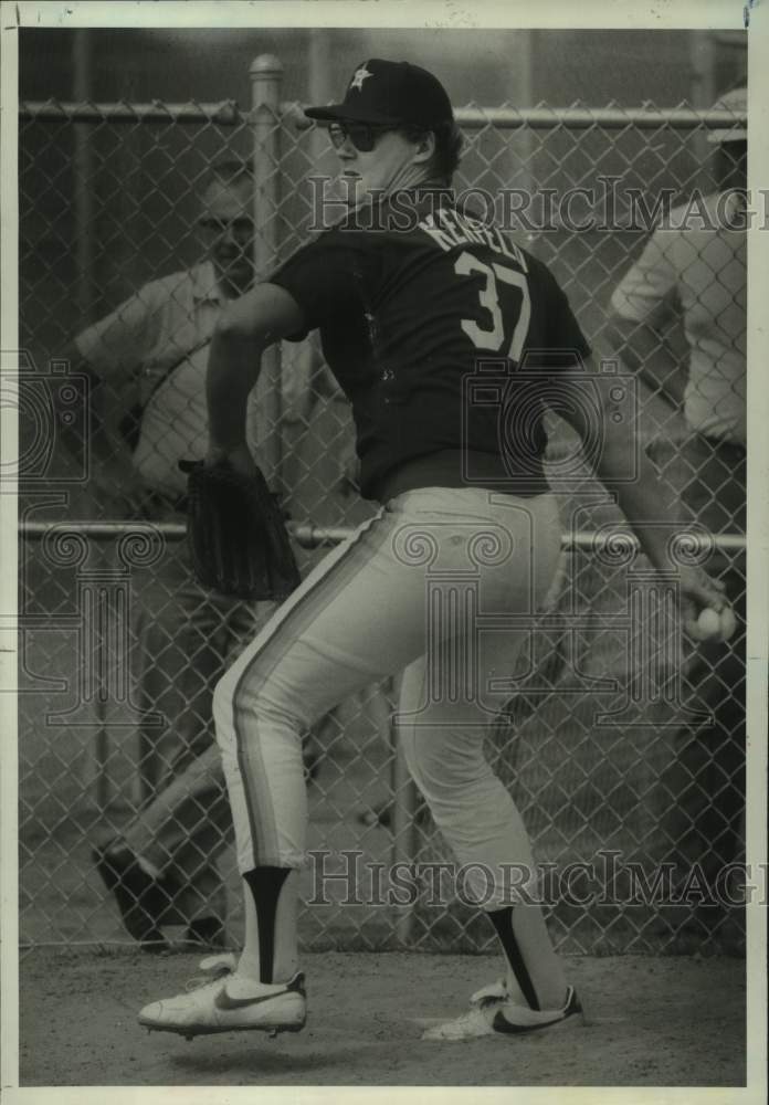 1985 Press Photo Houston Astros baseball pitcher Charlie Kerfeld throws a pitch- Historic Images