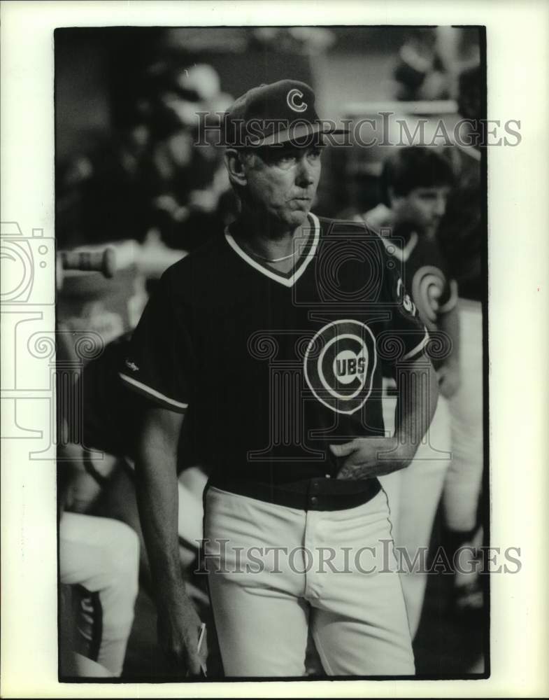 1987 Press Photo Chicago Cubs baseball manager Gene Michael watches from dugout- Historic Images