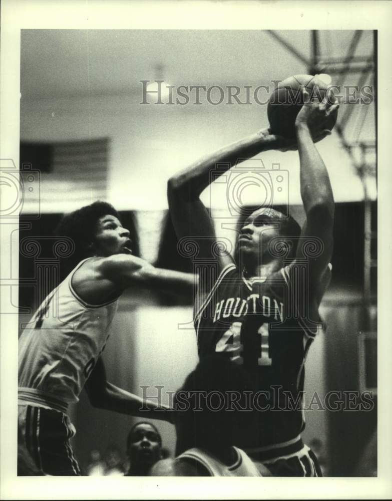 1982 Press Photo Houston and Rice play men's college basketball - hcs23355- Historic Images