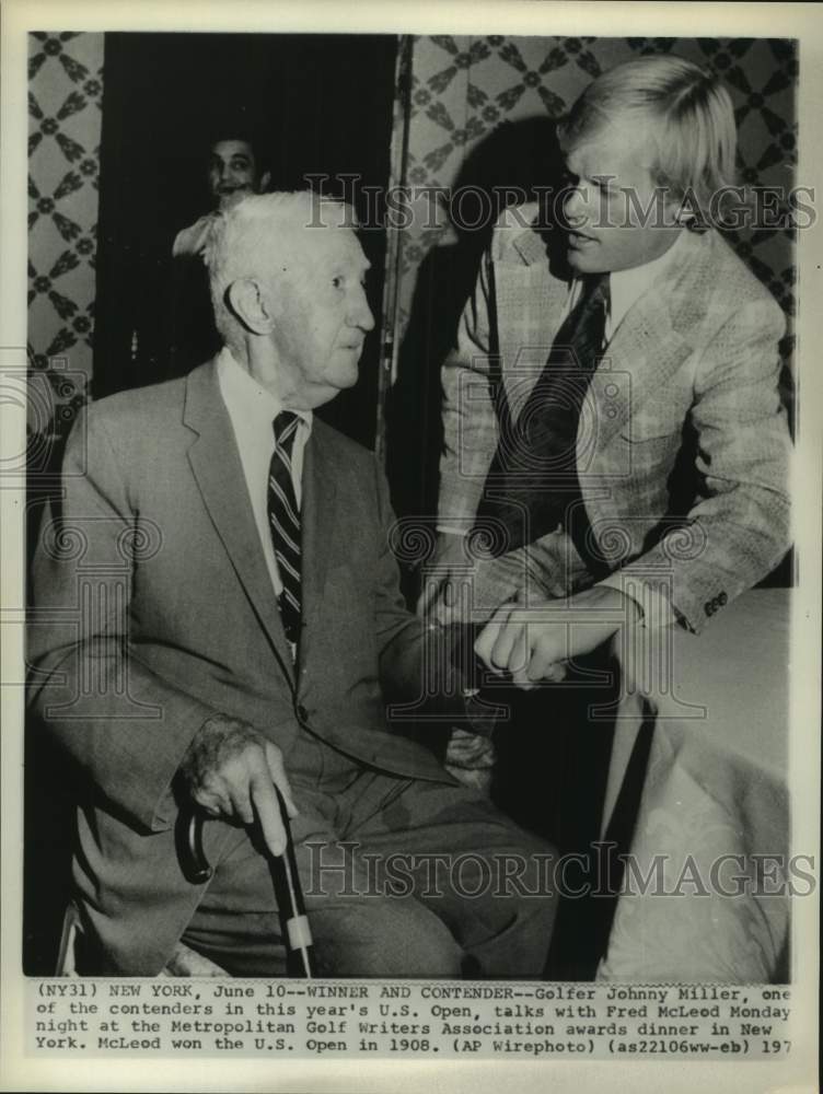 1974 Press Photo Golfer Johnny Miller talks with Fred McLeod at NY luncheon- Historic Images