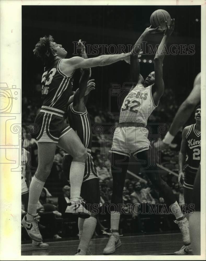 1984 Press Photo Houston Rockets and Kansas City Kings play NBA basketball- Historic Images