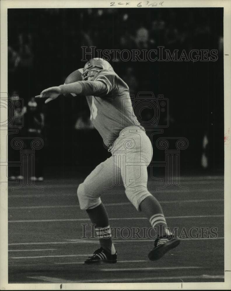 1971 Press Photo Football player Terry Tausch throws a football - hcs23553- Historic Images