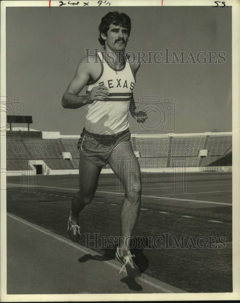 1974 Press Photo University of Texas track runner Don Sturgal - hcs23569- Historic Images