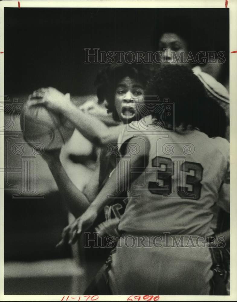 1981 Press Photo Rice and Houston play women&#39;s college basketball - hcs23602- Historic Images