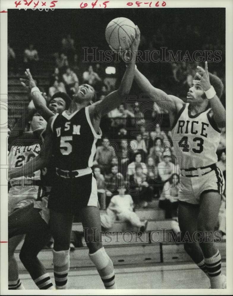 1976 Press Photo Rice and Southern Mississippi play men's college basketball- Historic Images