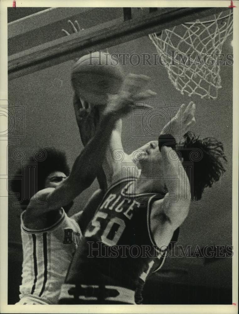 1973 Press Photo Rice and Houston play men&#39;s college basketball - hcs23605- Historic Images