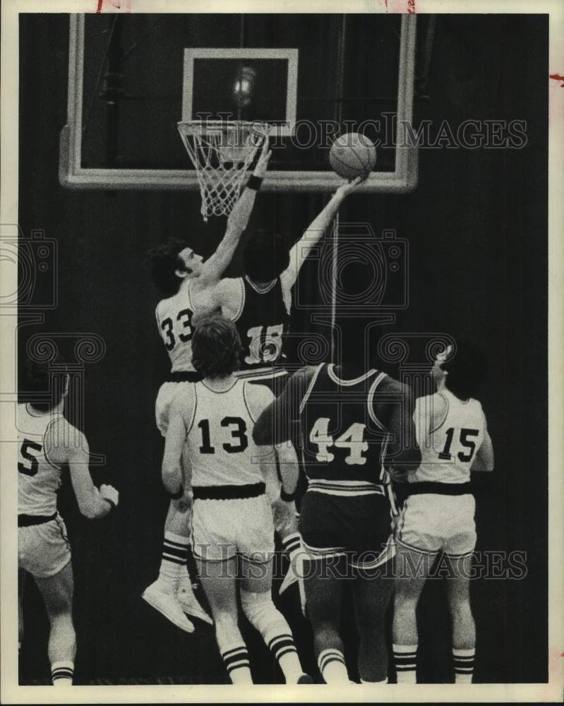 1972 Press Photo Rice and UCSB play men's college basketball - hcs23607- Historic Images