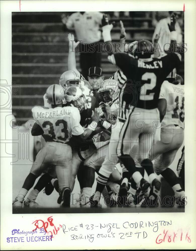 1990 Press Photo Rice football player Nigel Codrington scores a touchdown- Historic Images