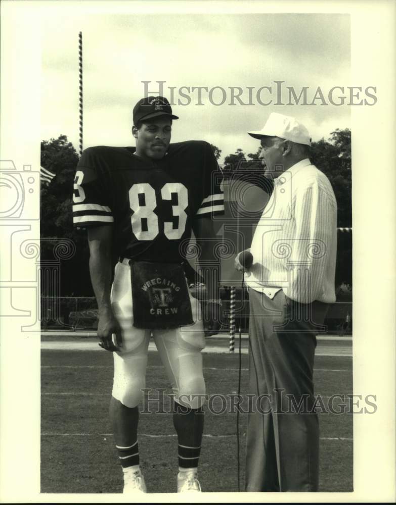 1988 Press Photo Texas A&M football player John Roper is interviewed on field- Historic Images
