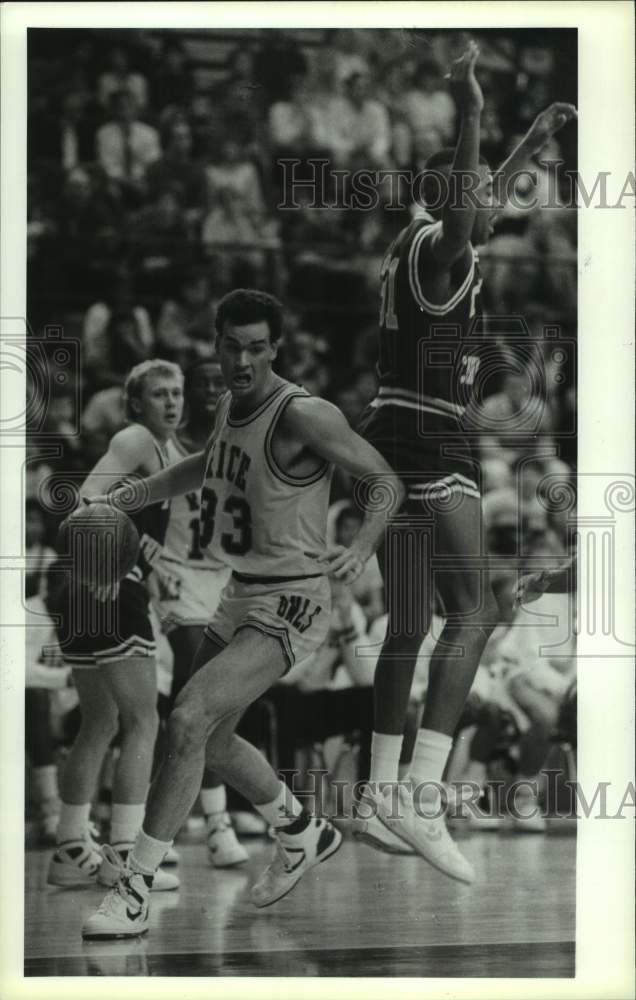 1988 Press Photo Rice's basketball player #33 drives by Texas Christian defense- Historic Images