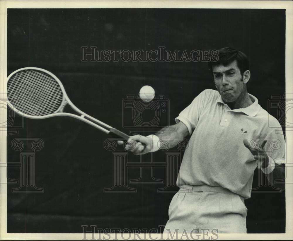 1972 Press Photo Tennis player Ken Rosewall returns shot in match - hcs23986- Historic Images