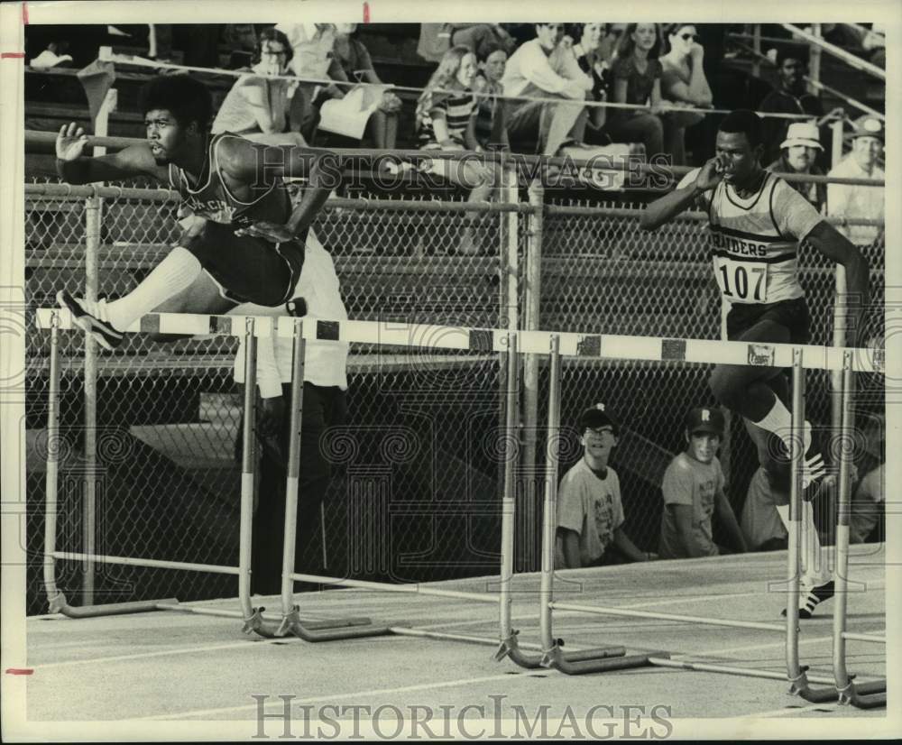 1973 Press Photo Charles Romes leaps over hurdles during track race - hcs24066- Historic Images
