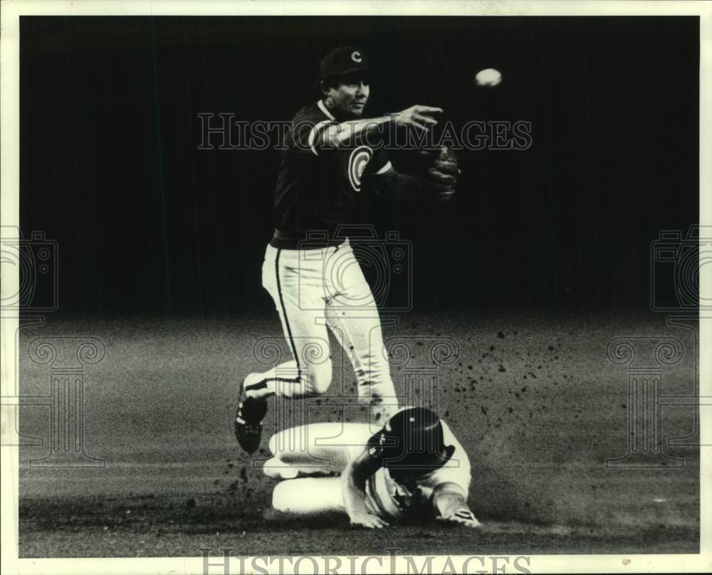 1984 Press Photo Cubs&#39; Larry Bowa avoids Astro Bill Doran in double play attempt- Historic Images