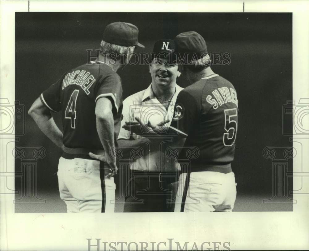 1987 Press Photo Cubs manager Gene Michael Jim Snyder vs. ump Dana DeMuth- Historic Images