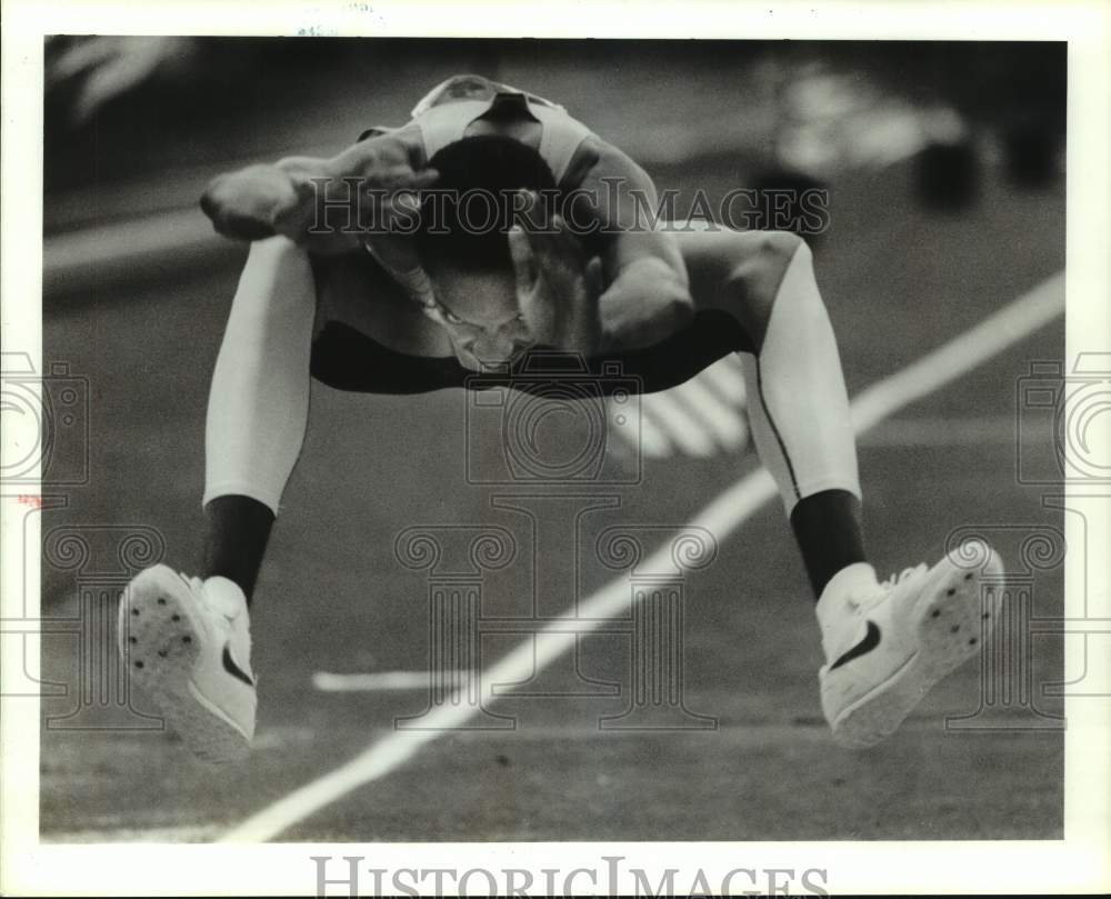 1990 Press Photo Southern University triple jumper Duane Porter at Texas So.- Historic Images