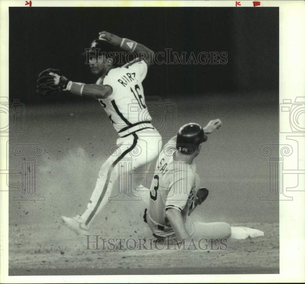 1988 Press Photo Houston Astros baseball player Rafael Ramirez throws to first- Historic Images