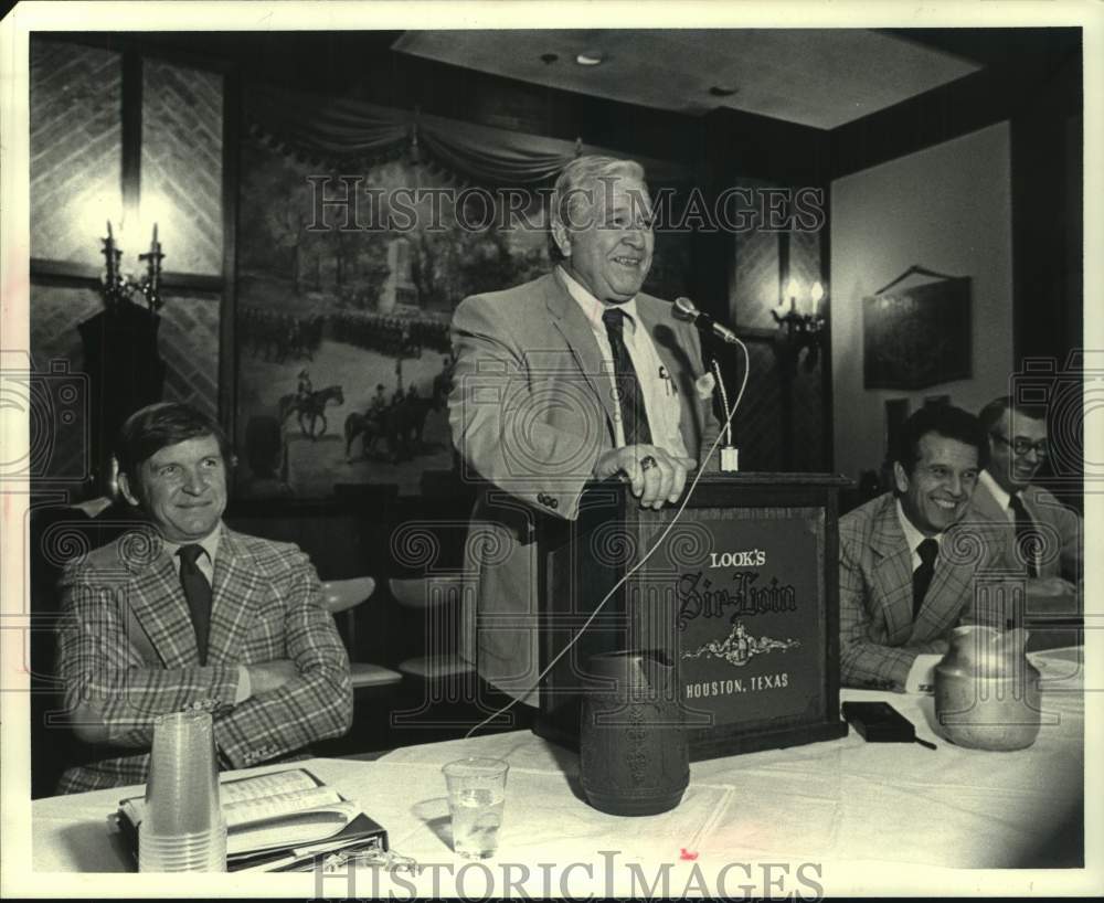 1979 Press Photo Football Johnny Majors at Lock&#39;s Sir-Loin in Houston- Historic Images