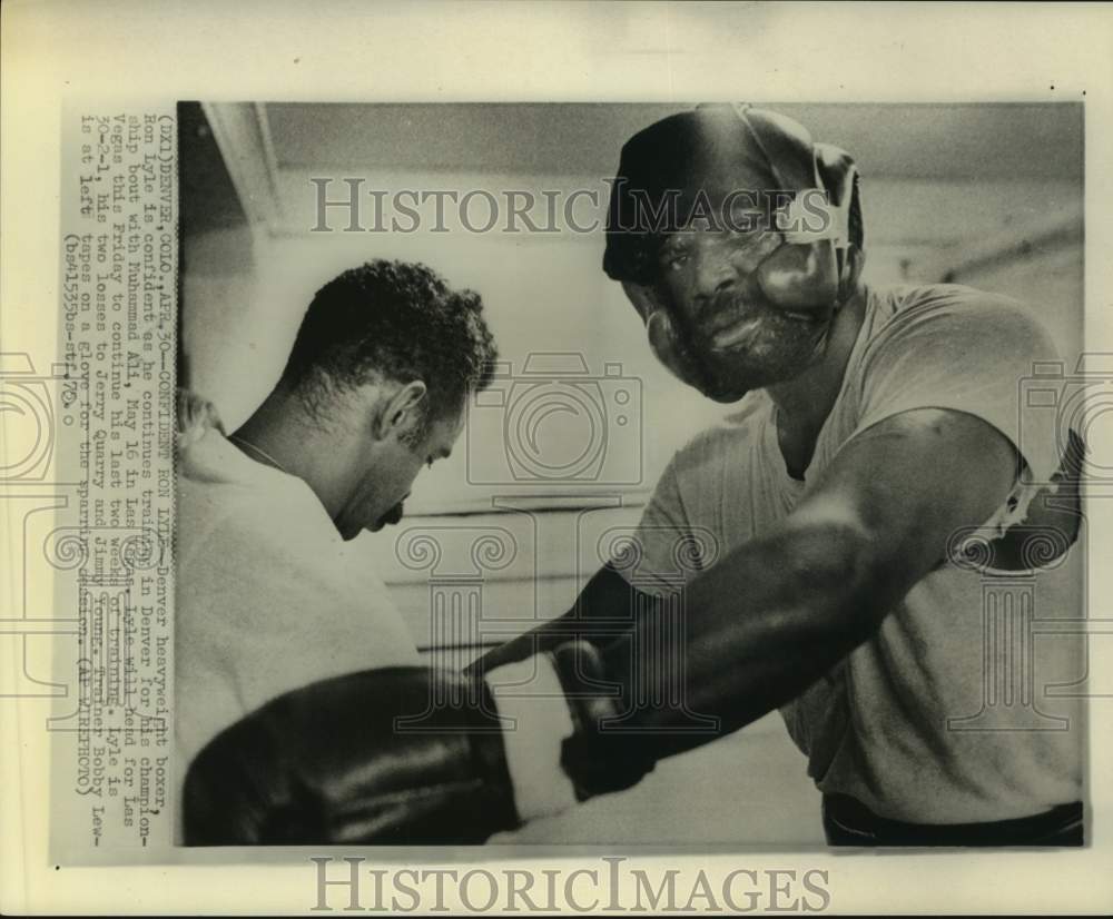 1975 Press Photo Boxer Ron Lyle and trainer Bobby Lewis in Denver, Colorado- Historic Images