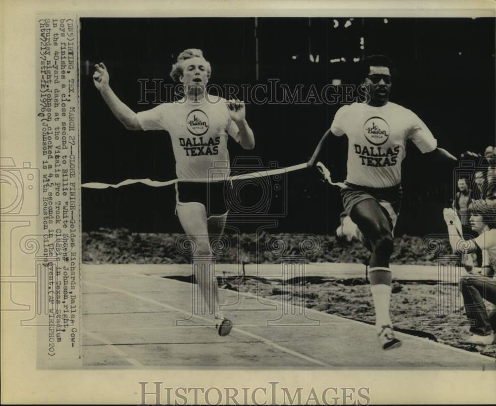 1976 Press Photo Track runners Golden Richards and Billie Johnson in Irving, Tx.- Historic Images