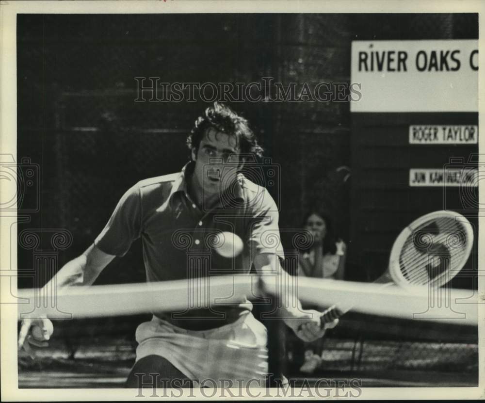 1974 Press Photo Tennis player Roger Taylor at River Oaks Country Club- Historic Images