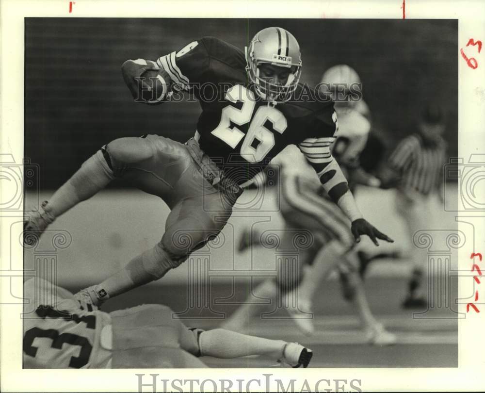 1984 Press Photo Rice University football player Marc Scott in action- Historic Images