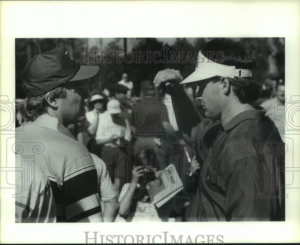 1990 Press Photo Pitchers Mike Scott and Roger Clemens on the first golf tee- Historic Images